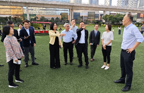 國(guó)家體育總局考察團(tuán)實(shí)地考察場(chǎng)地設(shè)施。十五運(yùn)會(huì)及殘?zhí)貖W會(huì)澳門賽區(qū)籌備辦公室供圖