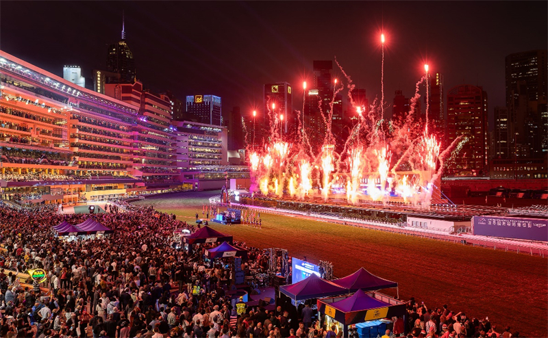 煙火匯演為開幕儀式增添熱鬧氣氛。香港賽馬會(huì)供圖