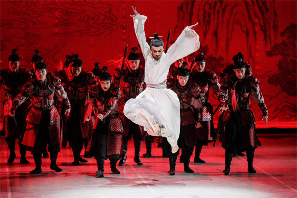 舞劇《李白》演出現(xiàn)場(chǎng)。中國(guó)對(duì)外文化集團(tuán)有限公司供圖）